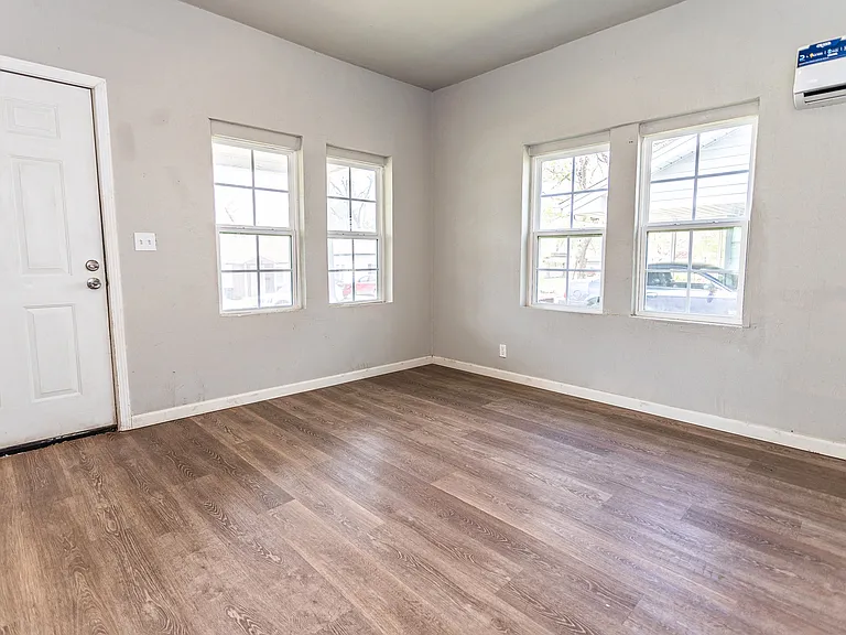 303 N Cleveland Ave — Photo 4