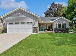 1520 Lincoln Rd, Bettendorf, IA 52722