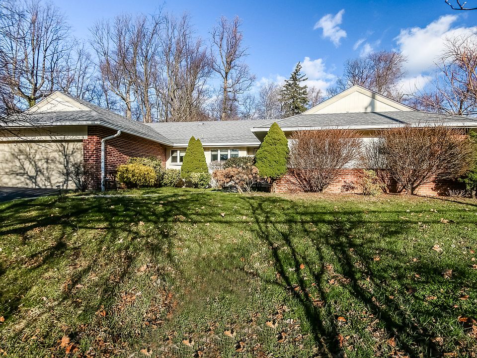 1st image of 19 Lakeshore Dr