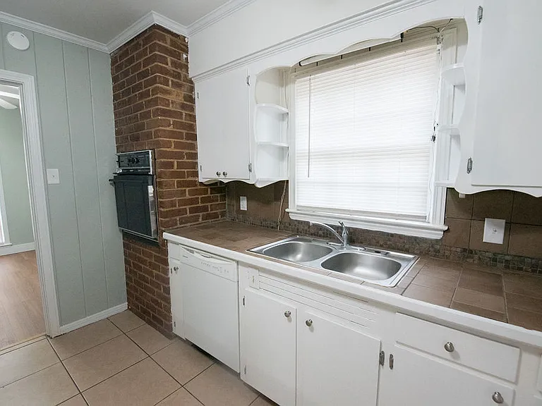 4361 Montclair Cir E — Photo 10