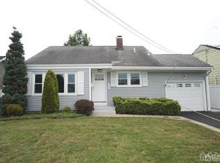 24 Cleveland Ave, Colonia, NJ 07067
