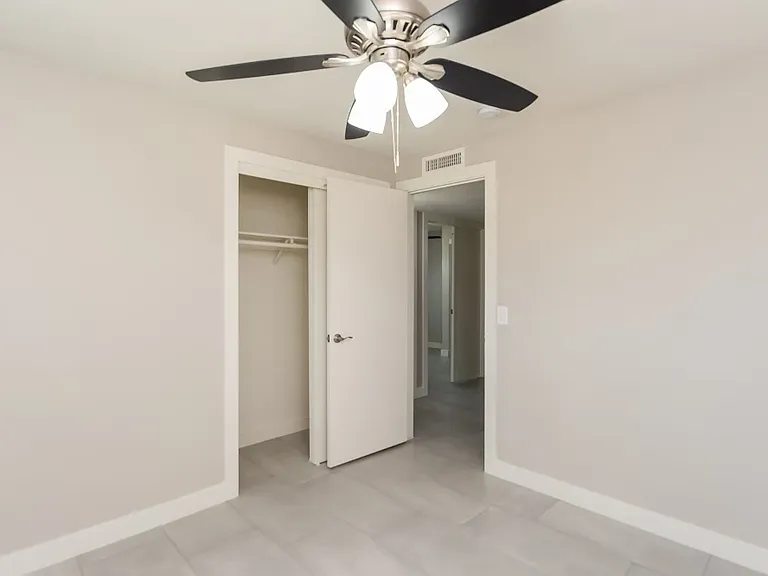 5222 W Hatcher Rd — Photo 4