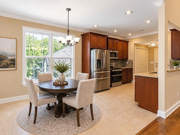 5th image of 8664 Maple Valley Dr