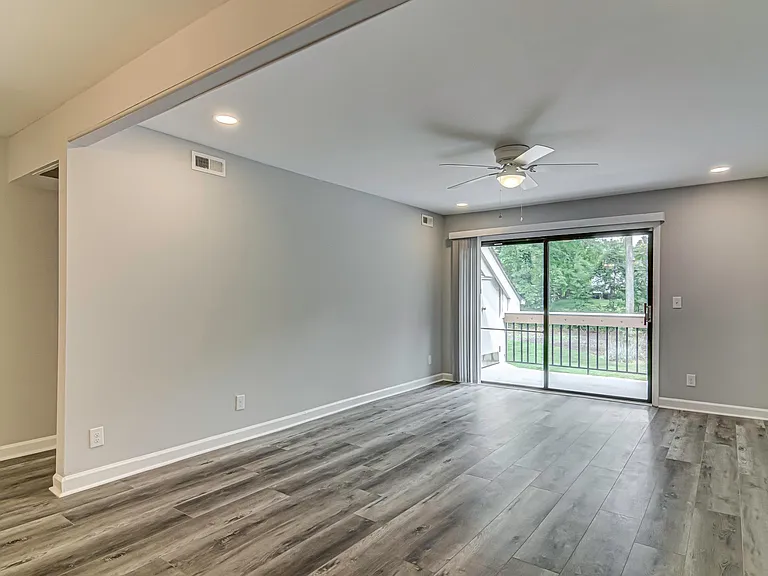 1518 Benjamin Pkwy #D — Photo 6