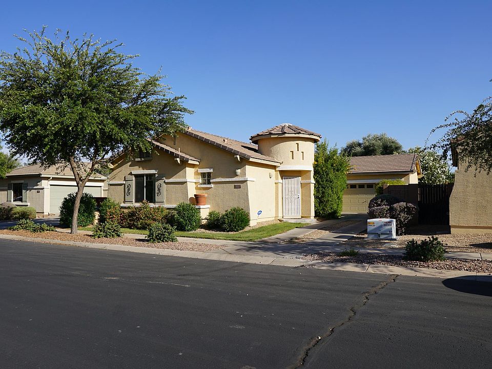 1st image of 885 E Bellerive Pl