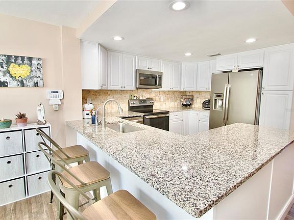 5th image of 4221 Tall Oak Ln