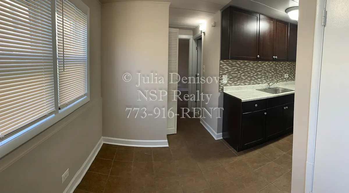 Building Photo - 9620 Ivanhoe Ave #8