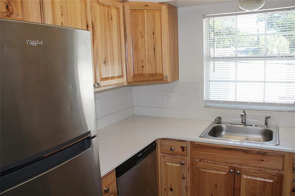 2 bed, 1.0 bath, 2464 sqft, $1,795 — Photo 4