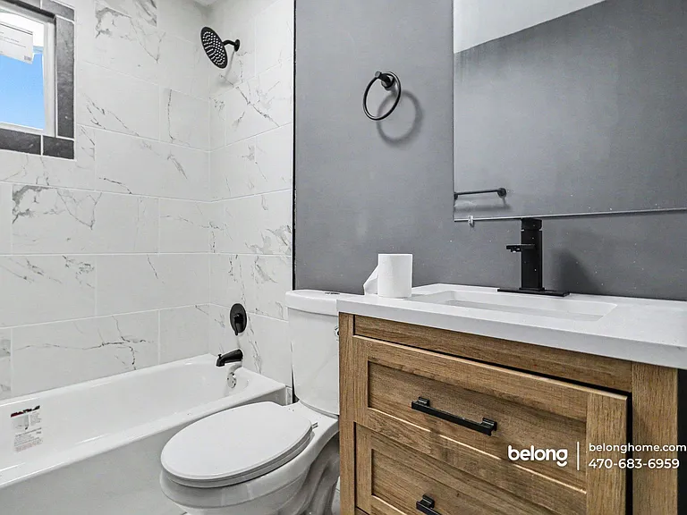 3213 Lee St #1 — Photo 9
