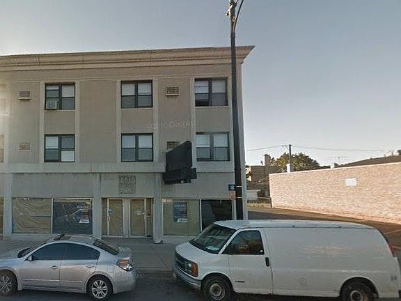 3rd image of 3042 N Central Ave