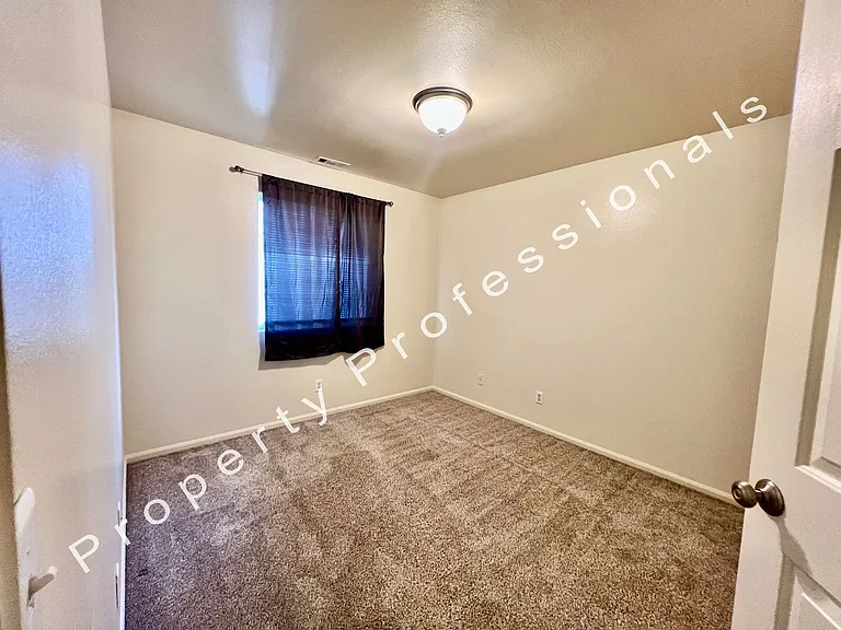 1015 Domelby Ct — Photo 9