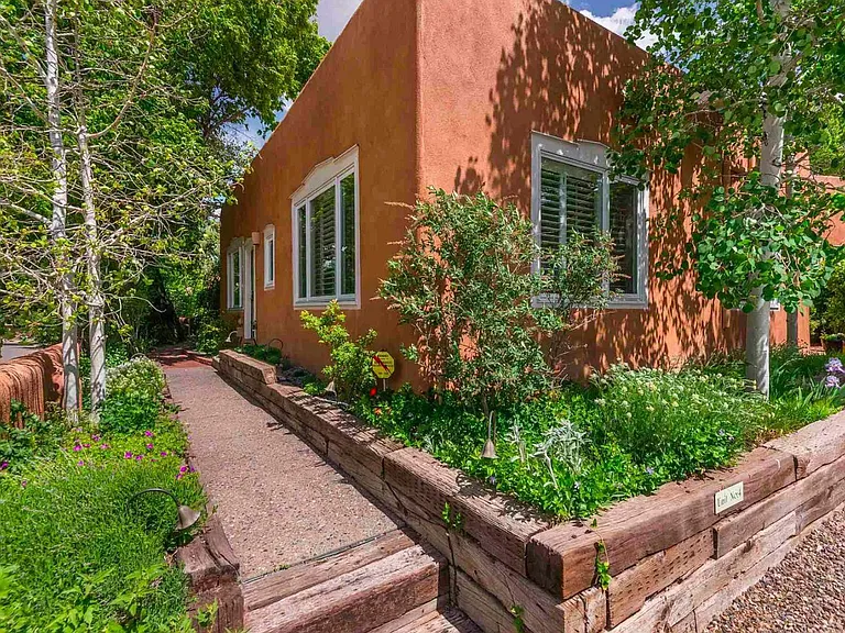 701 E Alameda St — Photo 12
