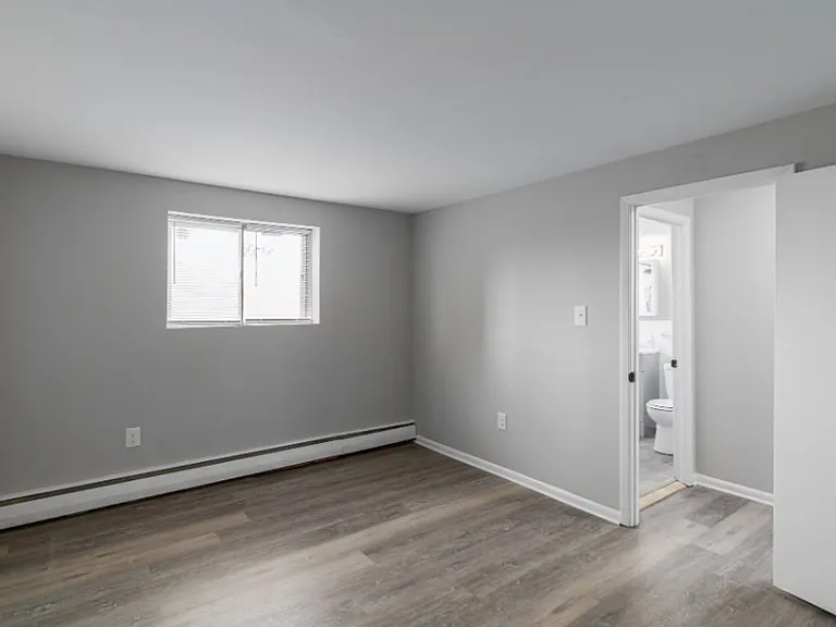 Yale Court Apartments — Photo 4