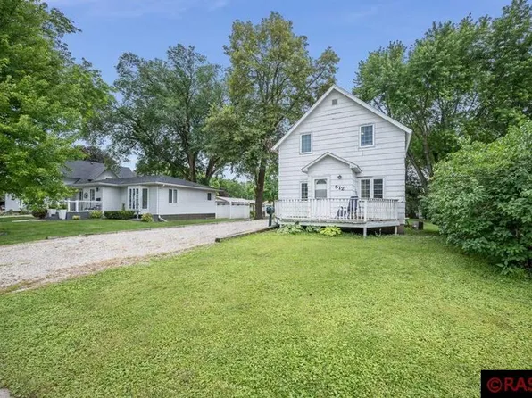 512 E 11th St, Blue Earth, MN 56013