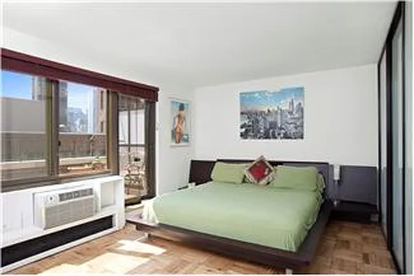 Sold by Miriam Izsak Realty  LLC | media 7