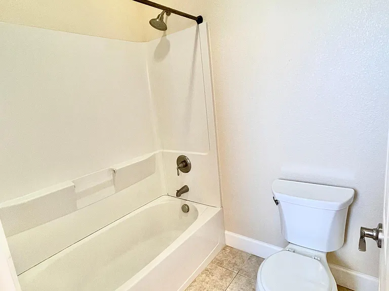 1736 Parkway Dr N — Photo 22