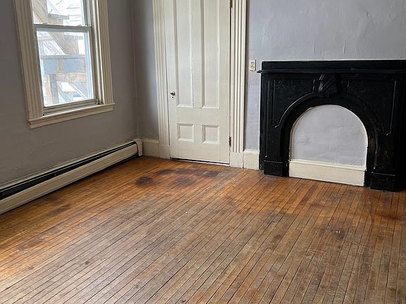 3rd image of 59 Essex St APT 1