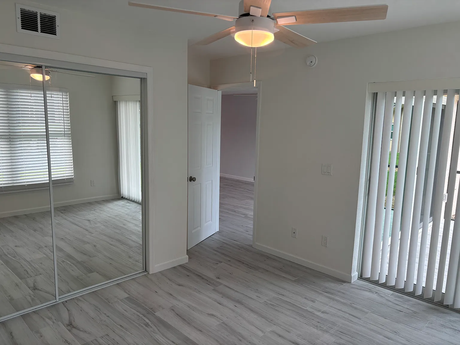 2 bed, 1000 sqft, $1,450 — Photo 4
