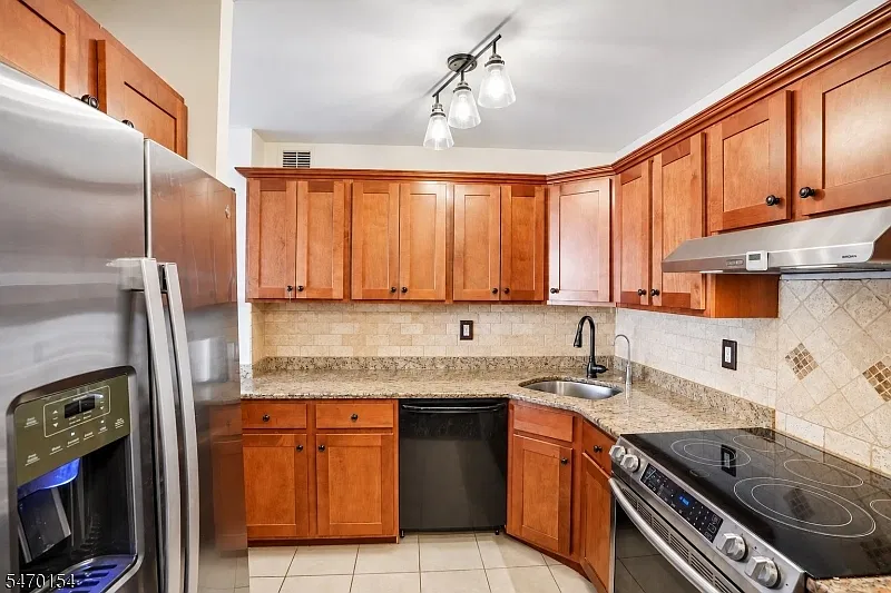 770 Anderson Ave — Photo 2