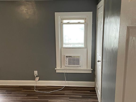 5th image of 122 Stevens Ave