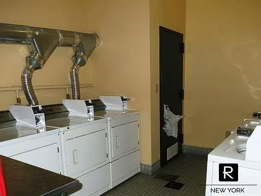 Rented by R New York | media 28