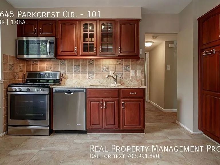 1645 Parkcrest Cir #101 — Photo 2