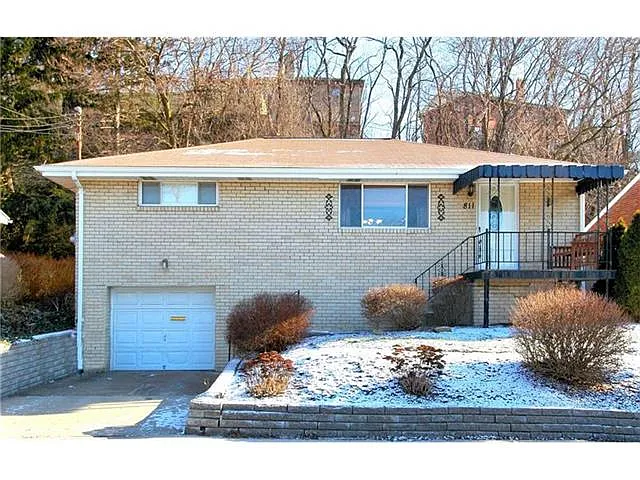 811 Benton Ave photo 1