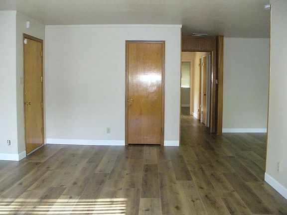 3rd image of 45 W Oak St