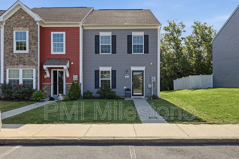 3 bed, 2.5 bath, 1320 sqft, $1,880 — Photo 1