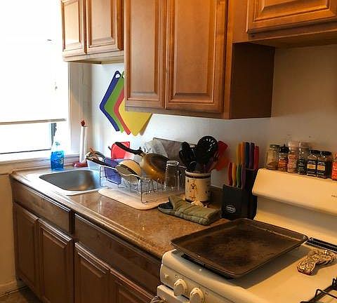 2nd image of 1028 Randolph St APT 1NE