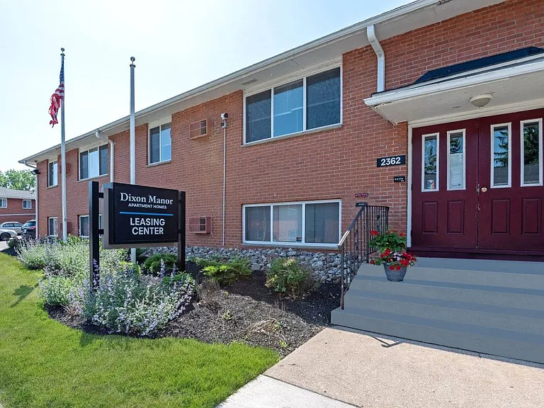 Dixon Manor Apartment Homes — Photo 17