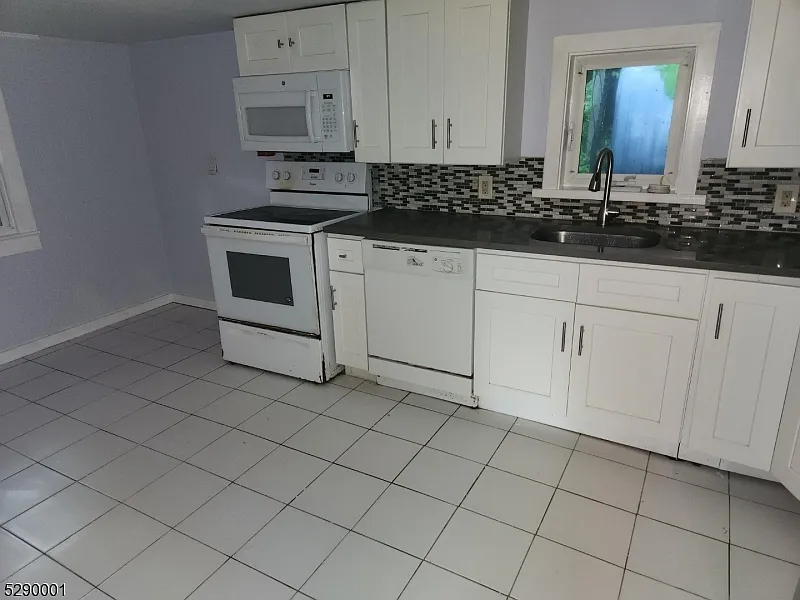 4 bed, 1.0 bath, $2,300 — Photo 2