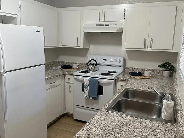 Vantage Point Apartments — Photo 50