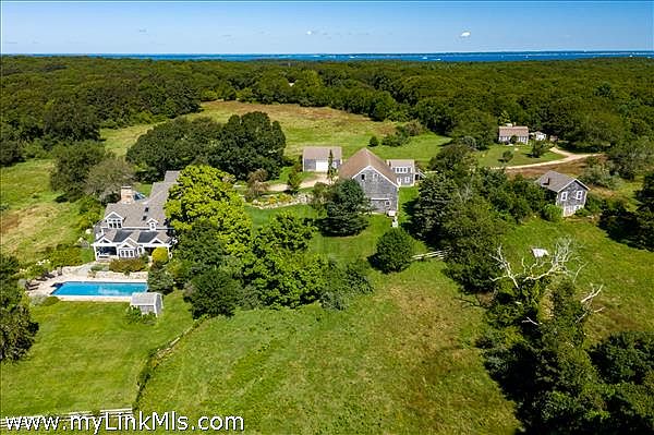 140 Merry Farm Road, West Tisbury MA 02575