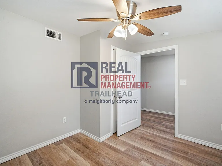 1590 W Long St — Photo 20