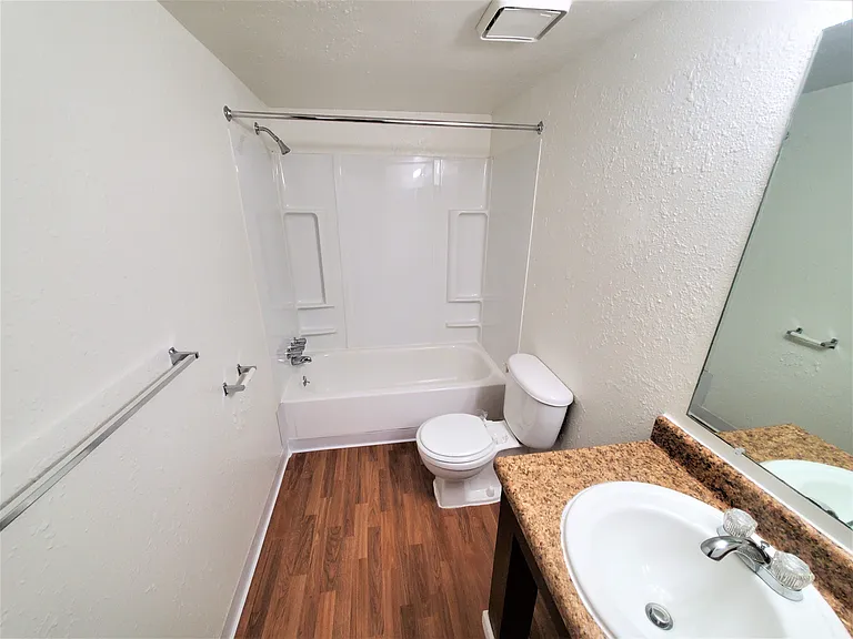 Windsor Place Apartments — Photo 134