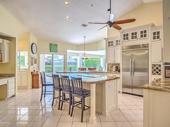 4th image of 230 Riverway Dr