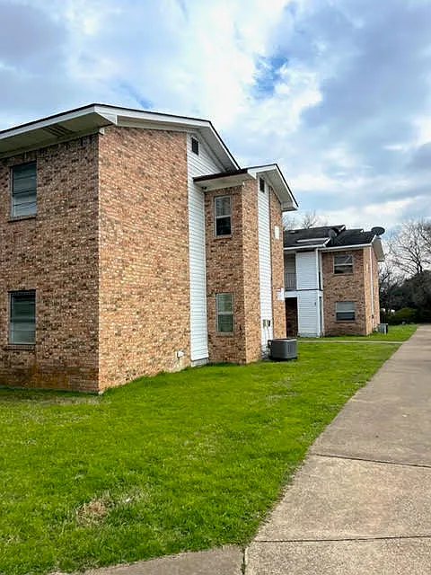 Navasota Landing — Photo 3