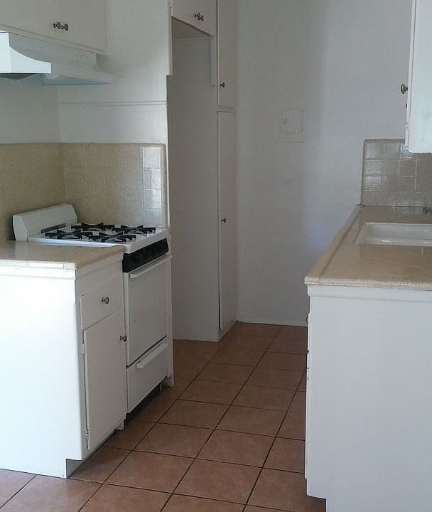 1st image of 940 S Flower St APT 9