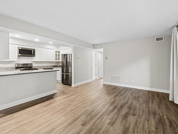 3rd image of 2112 W Armitage Ave APT Gs
