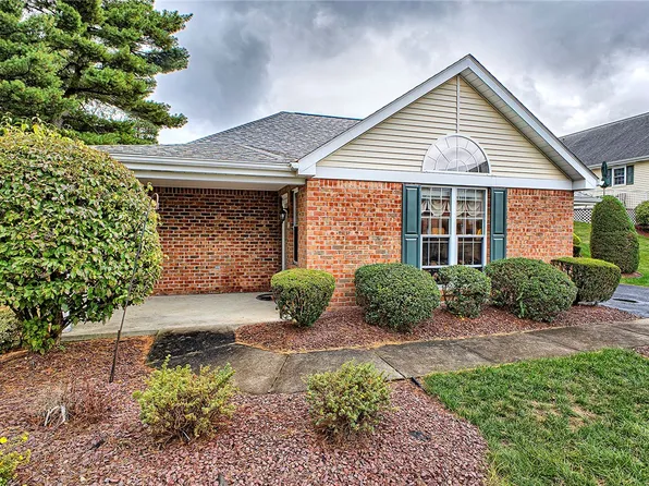 13 Overview Dr S, Greensburg, PA 15601