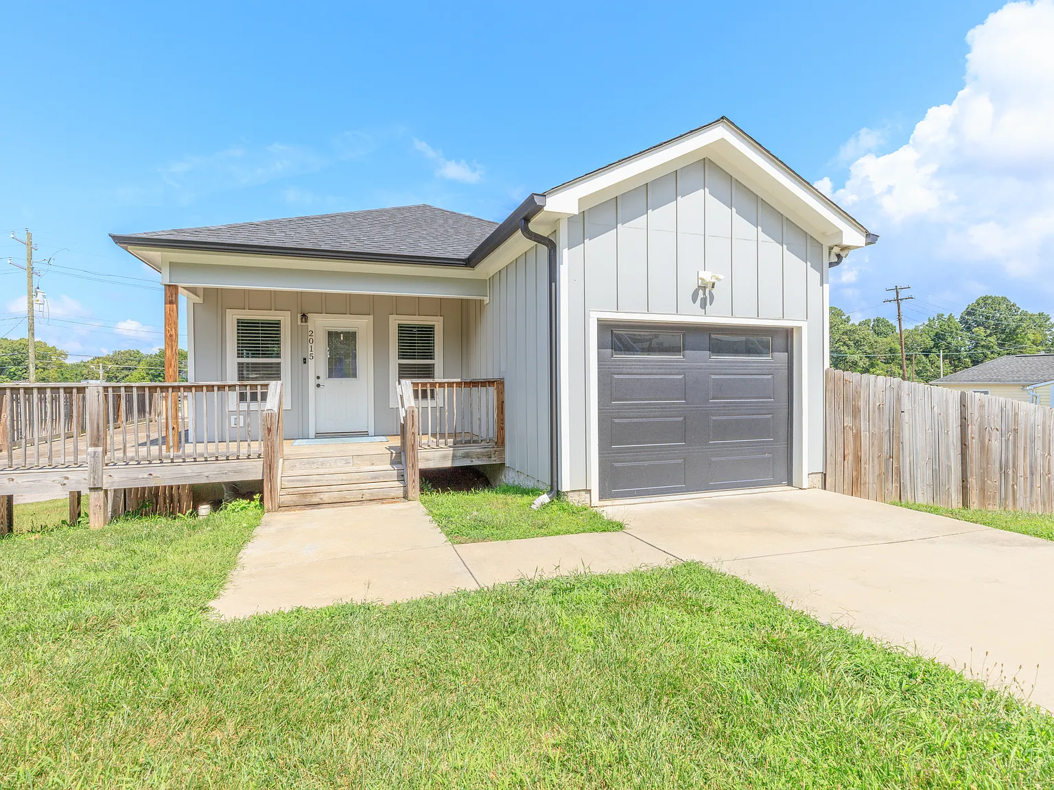 5 bed, 2792 sqft, $1,995 — Photo 1