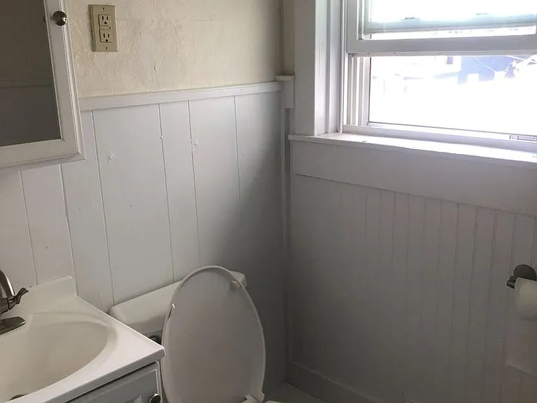 54 Longwood Ave — Photo 8