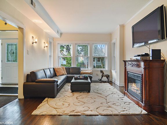 4th image of 2435 W Winona St #2