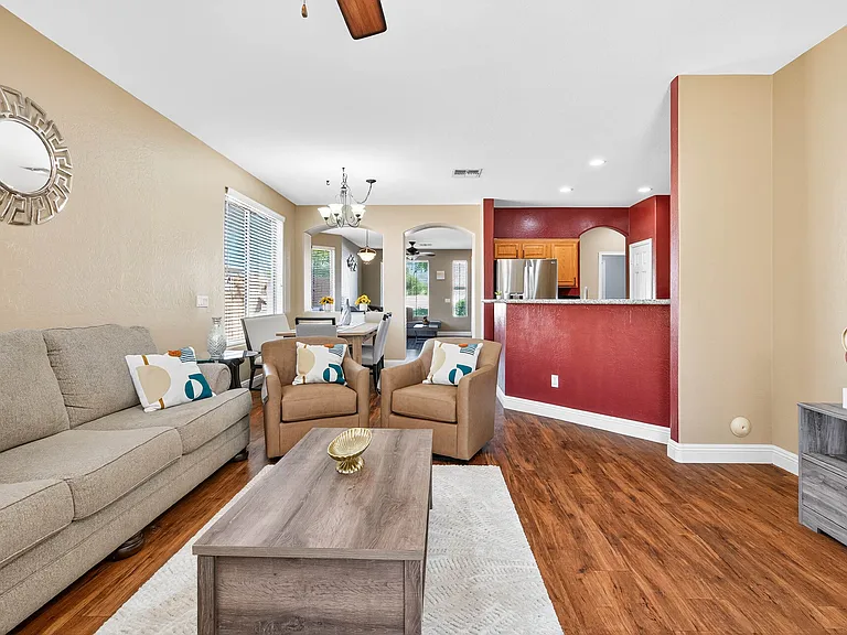 2433 W Ellis St — Photo 51