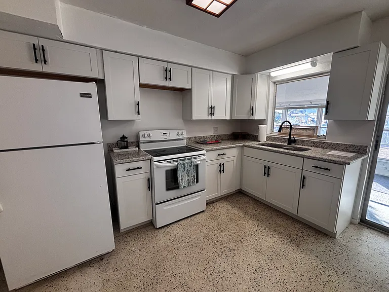 6125 Beacon Point Dr — Photo 6
