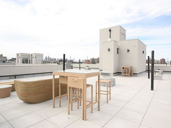 3rd image of 482 Franklin Ave #6I