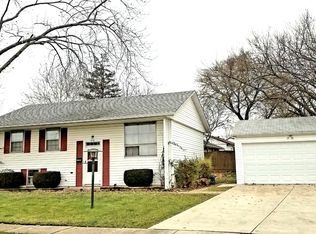 414 Hillside Dr, Streamwood, IL