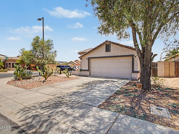 3rd image of 24779 W WAYLAND Drive