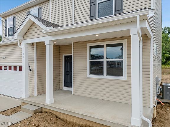 5th image of 11 Townsend Dr
